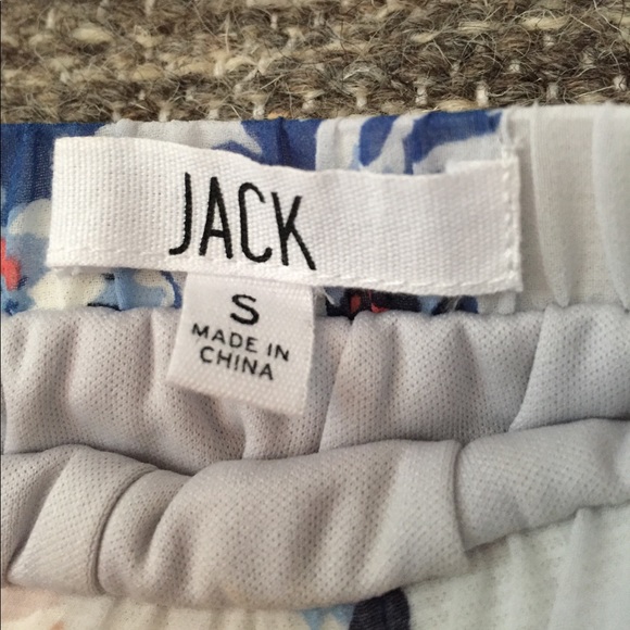 Floral shorts -like new - Picture 4 of 4