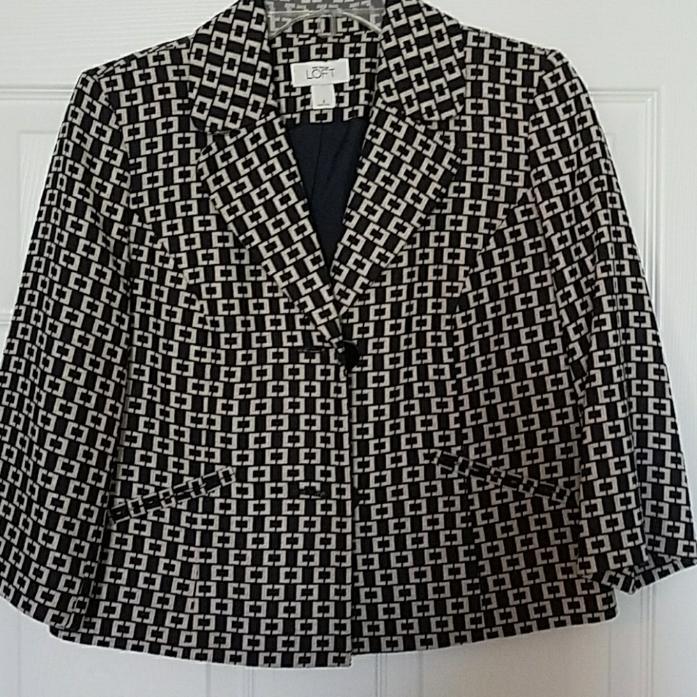 Ann Taylor Loft Blazer. Navy with tan boxes.