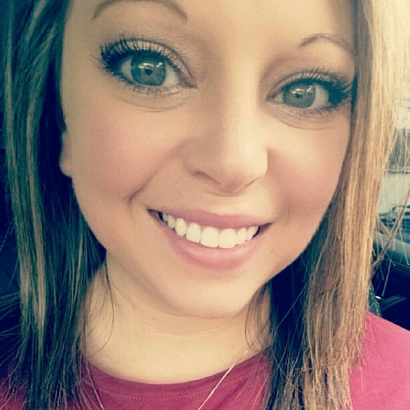 Meet your Posher, Tracy - Picture 2 of 2