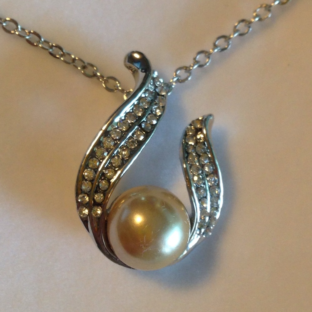 PRINCESS ICE Pearl Necklace