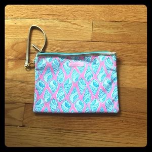 Lilly Pulitzer shell clutch 👛
