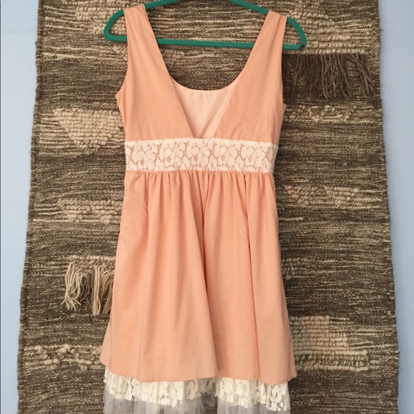 Scooped back dress in blush with tulle and lace - Picture 4 of 4