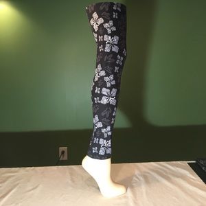Black and Grey Floral LuLaRoe Leggings (TC)