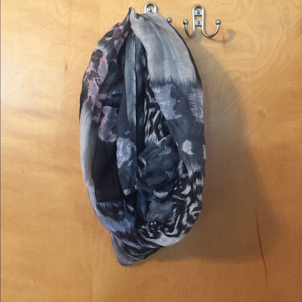 Infiniti scarf