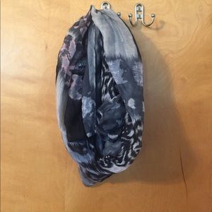 Infiniti scarf