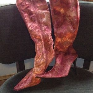 Pink parsley velvet boots