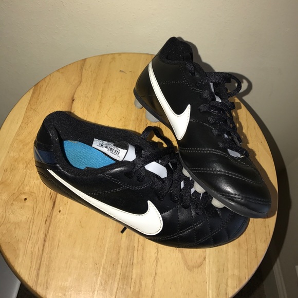 Nike Cleats - Picture 3 of 5