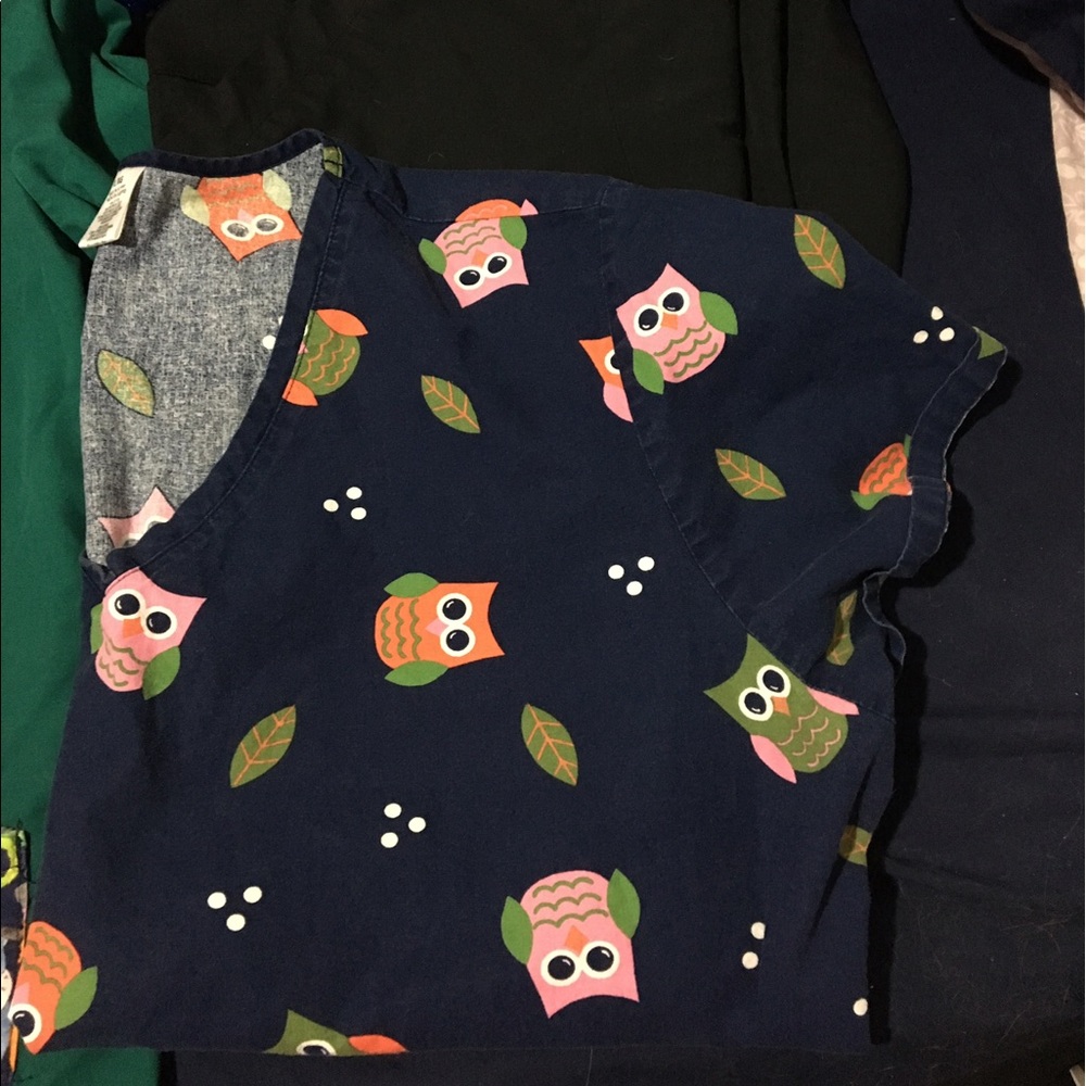 lot 3 scrub tops size xl