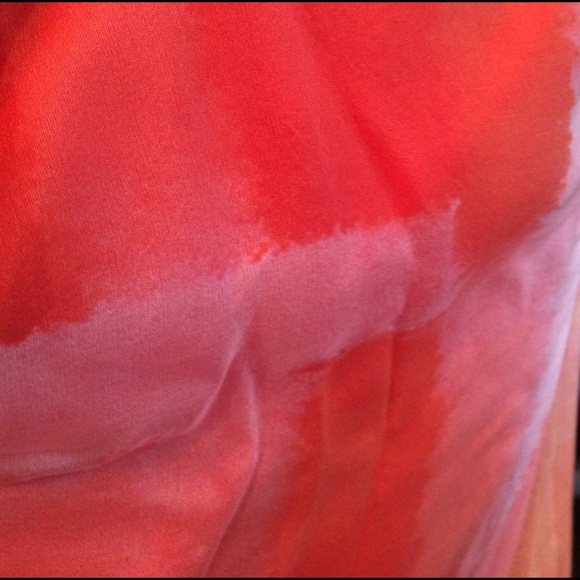 Beautiful dress - Picture 3 of 3