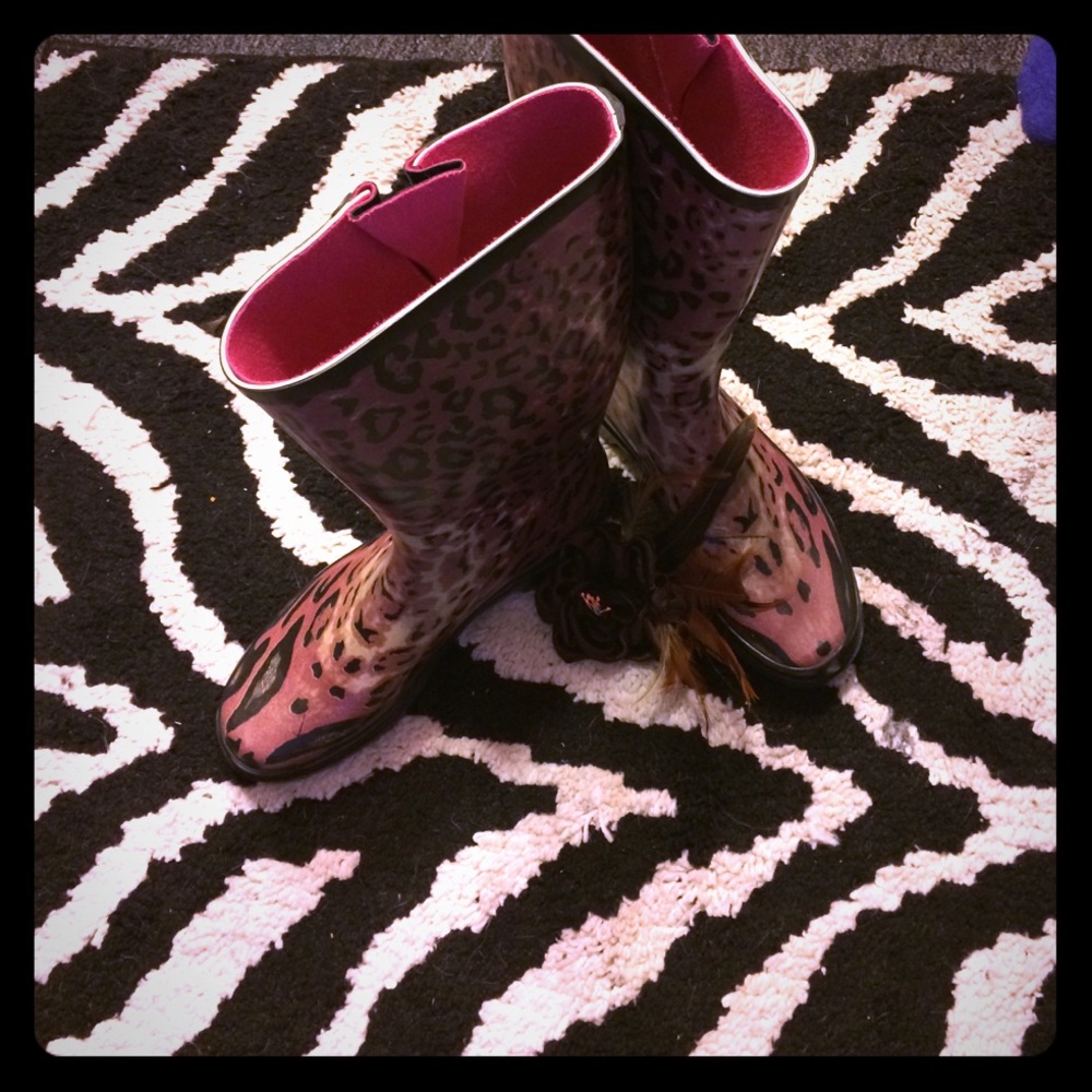 Pink/purple leopard print rain boots size 8