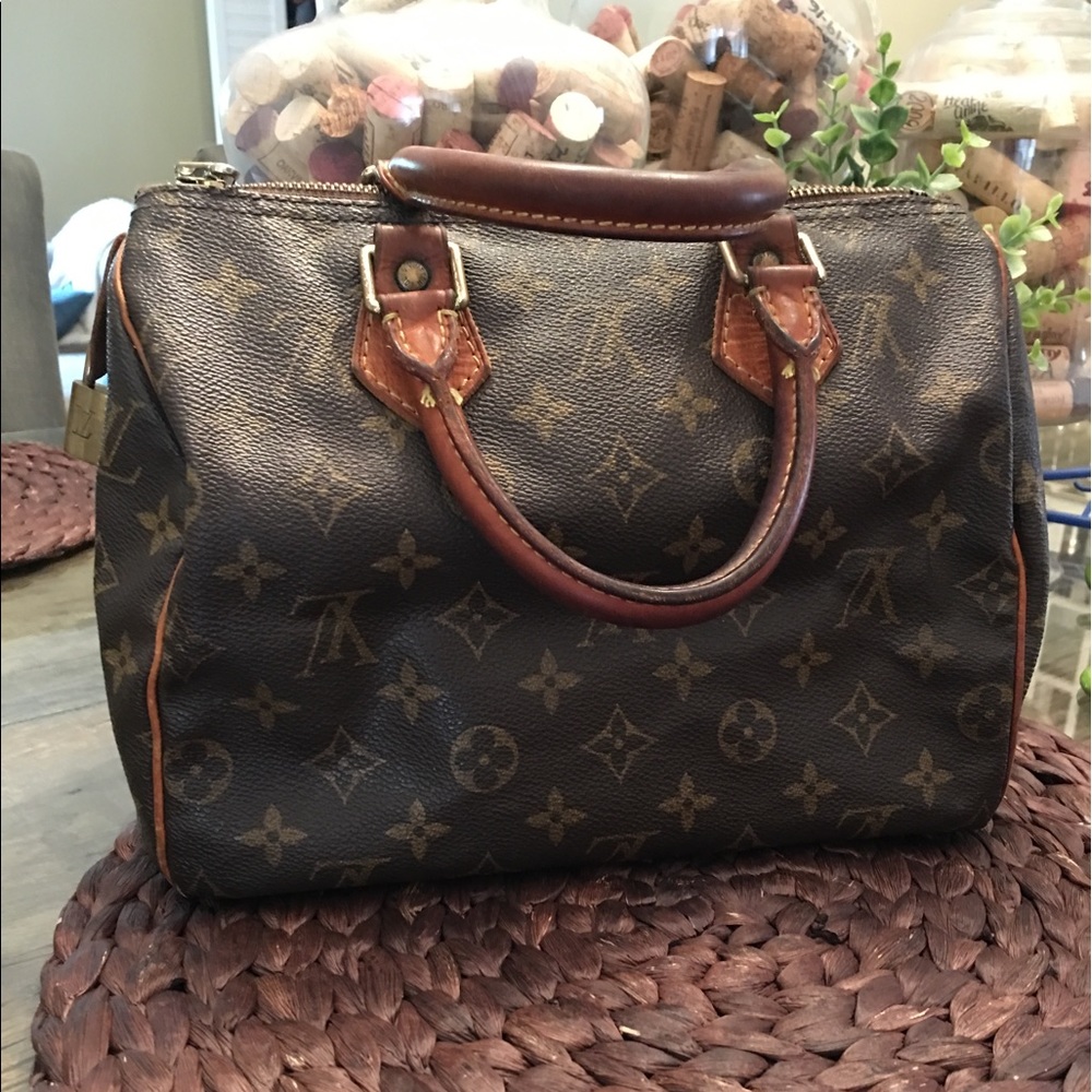 Louis Vuitton Speedy 25 AUTHENTIC
