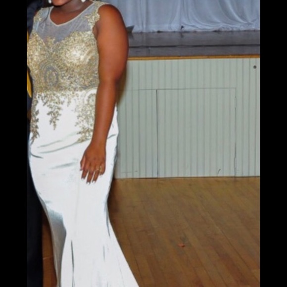 Formal gown for prom 2017! - Picture 7 of 7