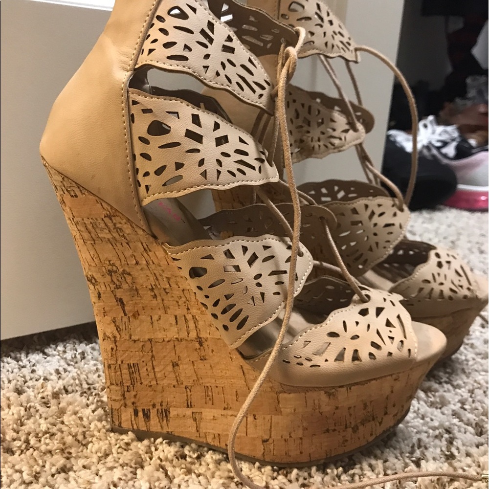 Tan Wedges - Picture 2 of 3