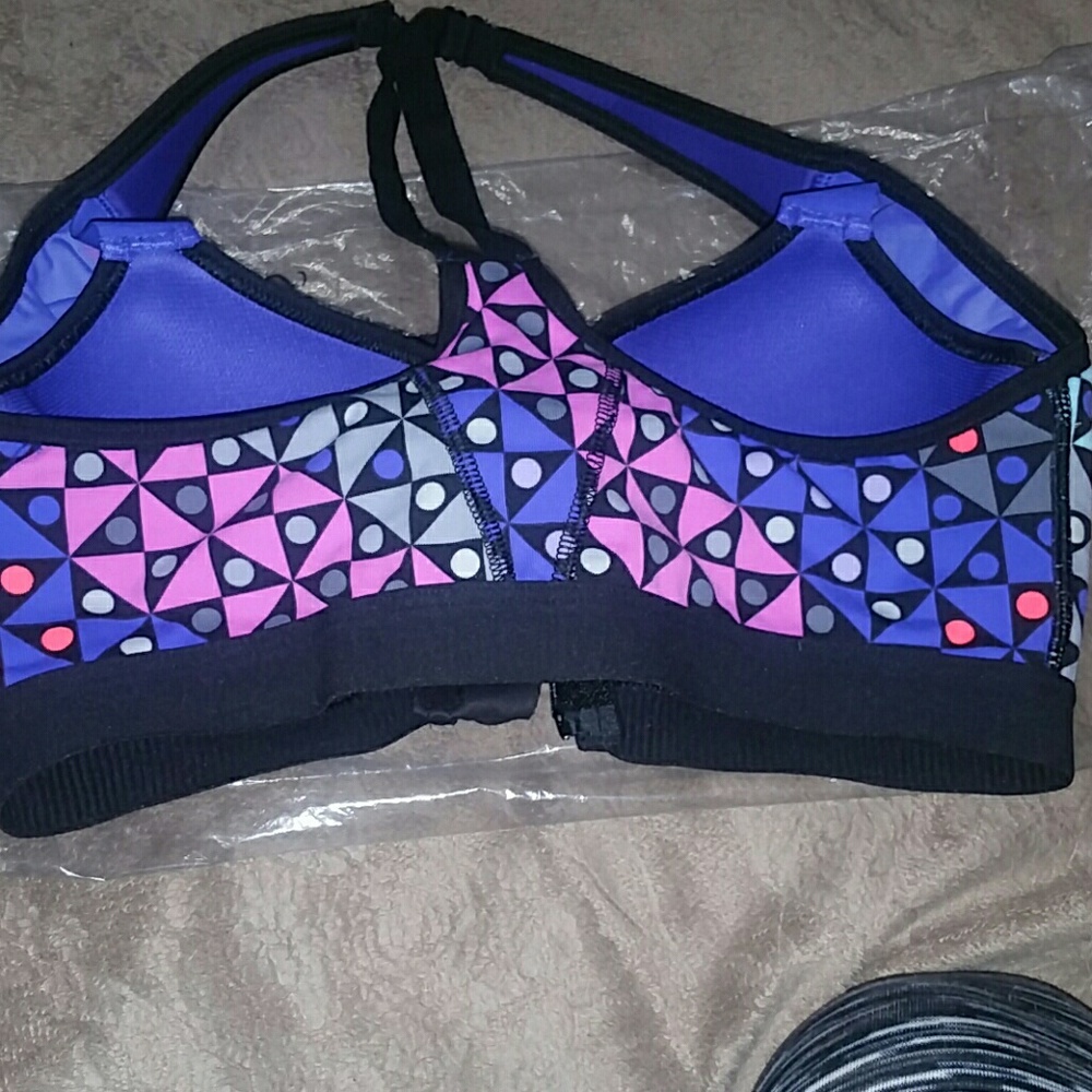 Sports Bra - Picture 3 of 4