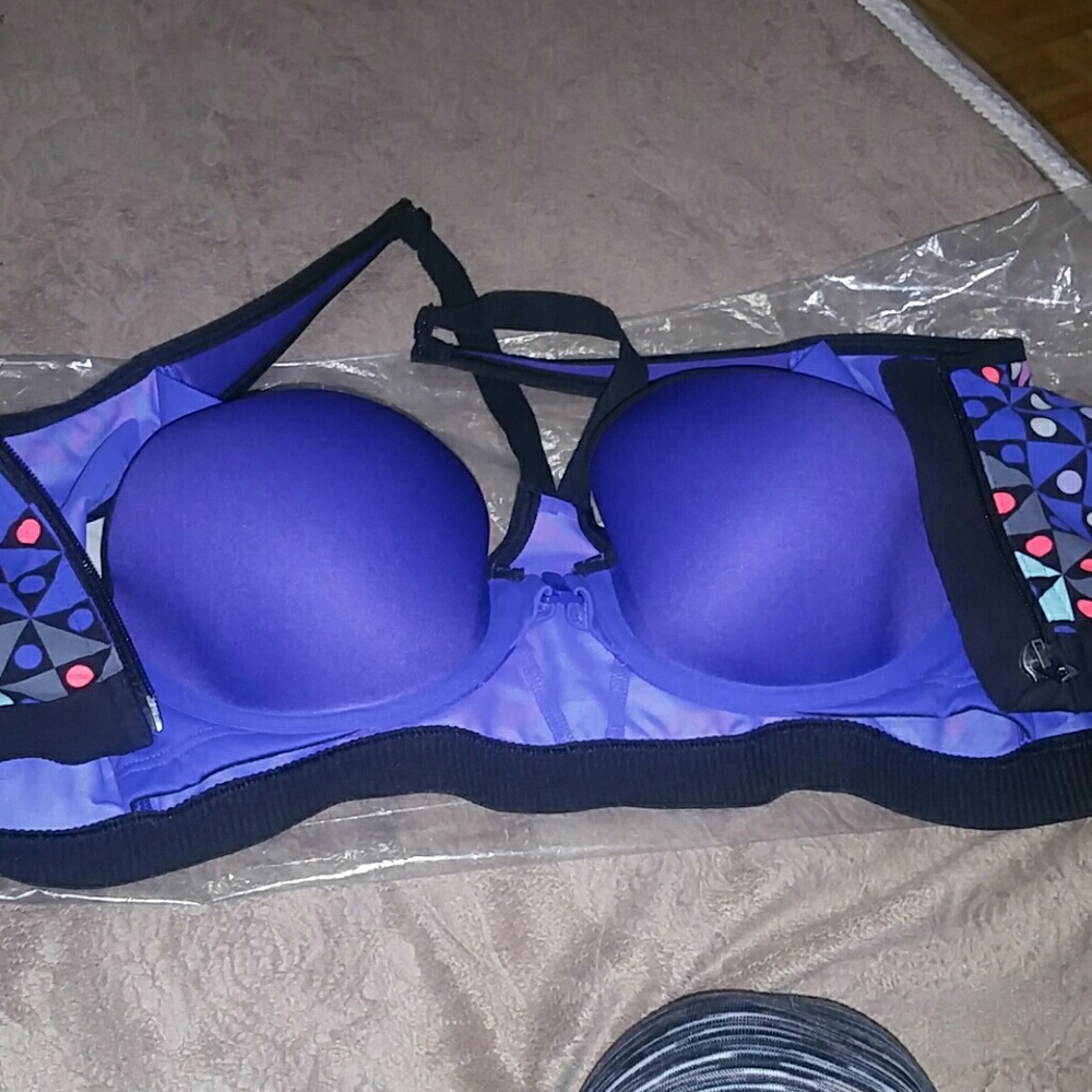 Sports Bra - Picture 4 of 4