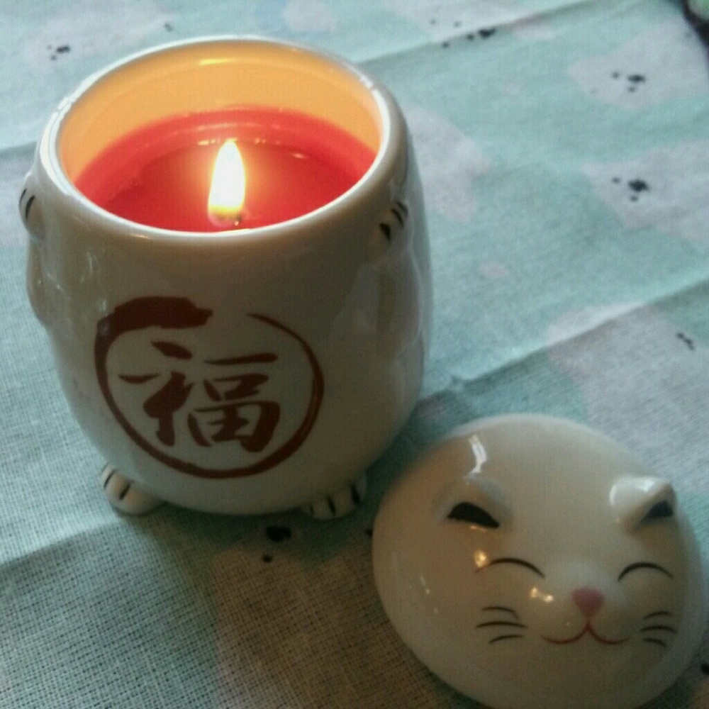 Lucky Cat "Maneki Neko" Hand Pour 100% Soy Candles