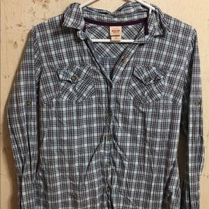 Long sleeve top. Pet friendly home