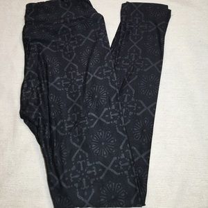 Black LuLaRoe OS Leggings w/ Dark Grey Designs