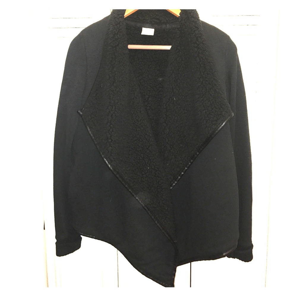 Abercrombie sz S black faux shearling cardigan