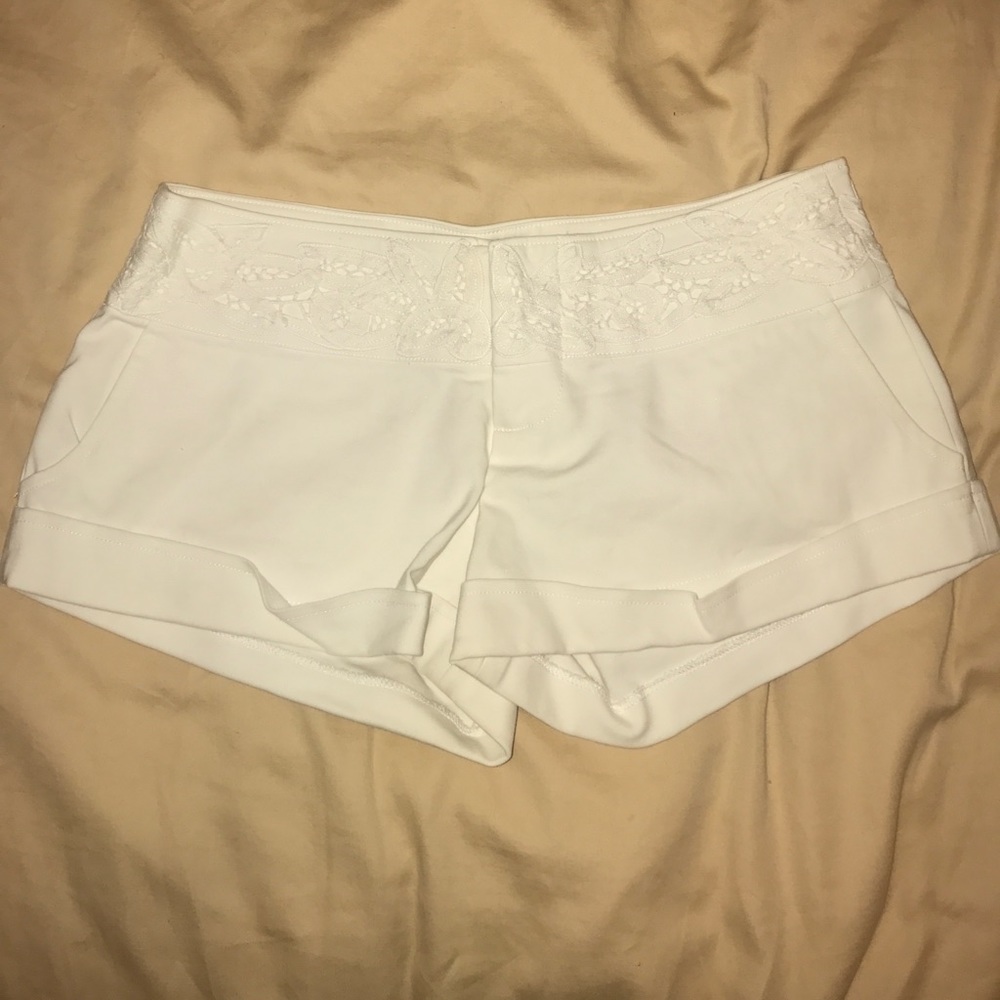 Guess by Marciano sz 0 white cotton stretch shorts