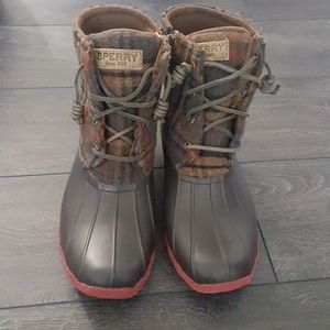 NEW Sperry  brown plaid rubber duck boots, size 7