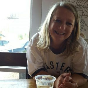 Meet your Posher, Sharon