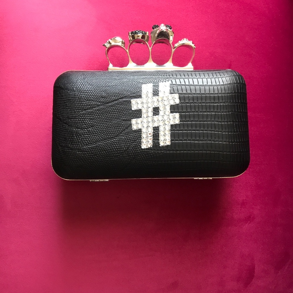# Skull Knuckle Clutch