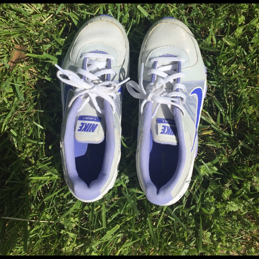 Like New Youth Nike Tennis Shoes