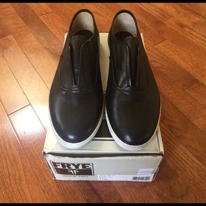 NWT Frye Black Mindy Leather Slip-Ons - size 11