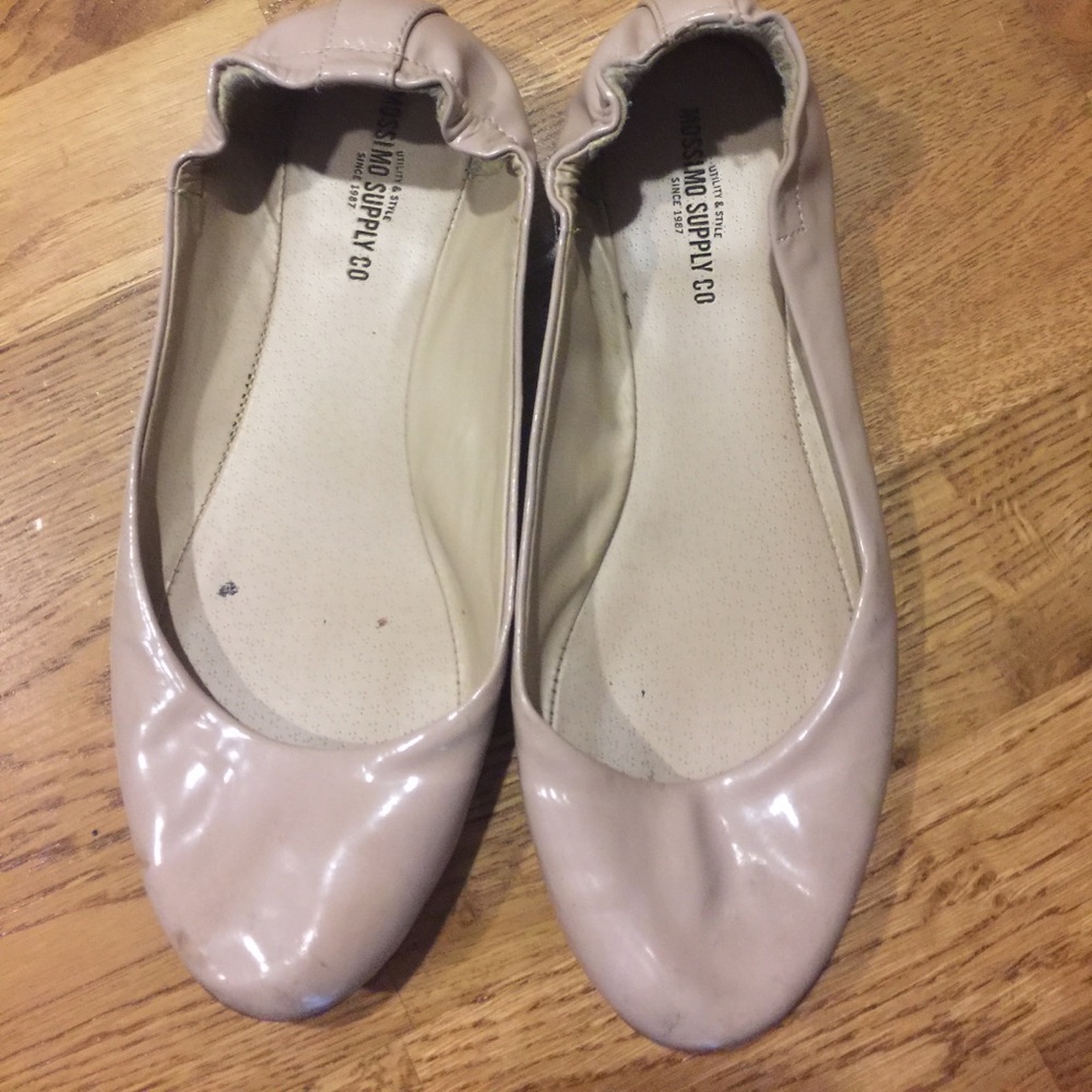 Mossimo Flats