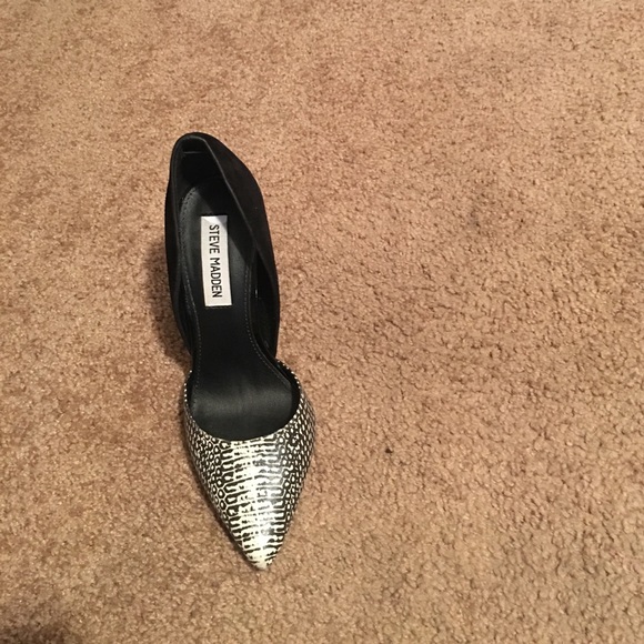 Pumps - Picture 2 of 3