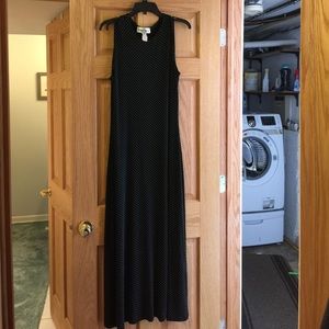 Long black and white sleeveless dress