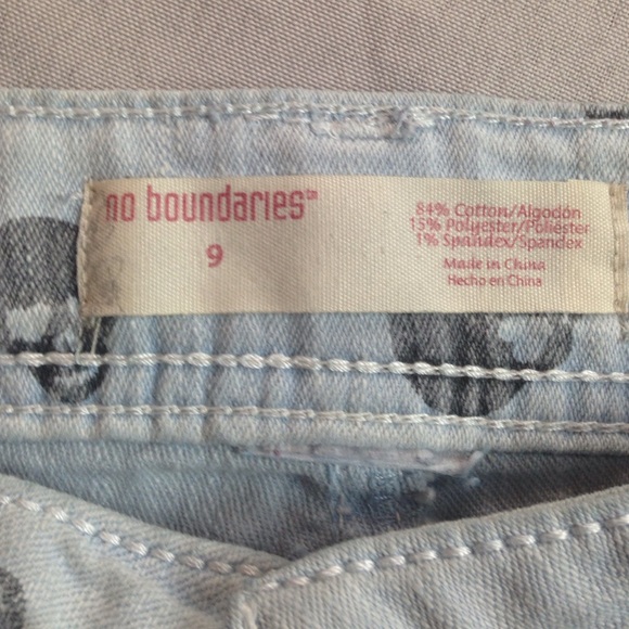 NO BOUNDARIES SKULL SHORT EXCELLENT CONDITION - Picture 2 of 4