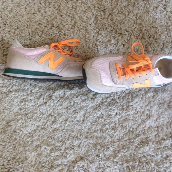 Brand new New Balance size 8.5 - Picture 2 of 3