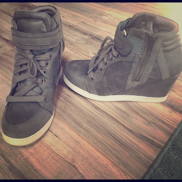 Candie's Shoes - Candies olive green hightop sneakers. Size 8