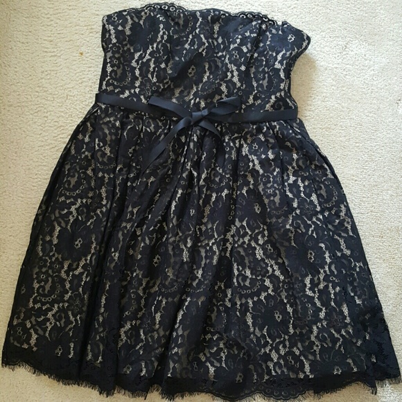 Neiman Marcus dress. Design by Robert Rodriguez - Picture 1 of 8