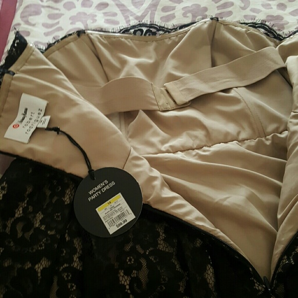 Neiman Marcus dress. Design by Robert Rodriguez - Picture 3 of 8