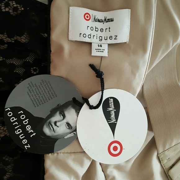 Neiman Marcus dress. Design by Robert Rodriguez - Picture 4 of 8