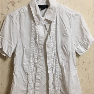 White button up top. Pet friendly home