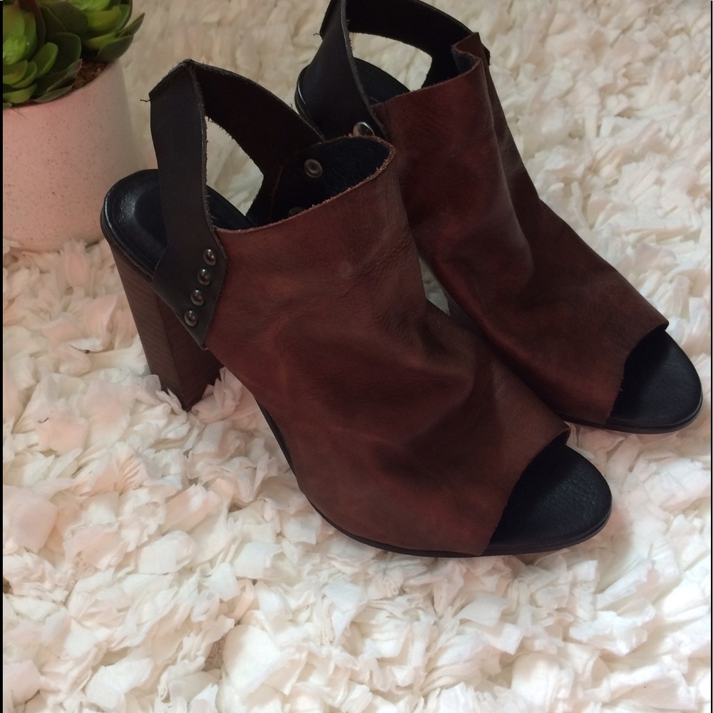 🆕Free People leather peep toe booties