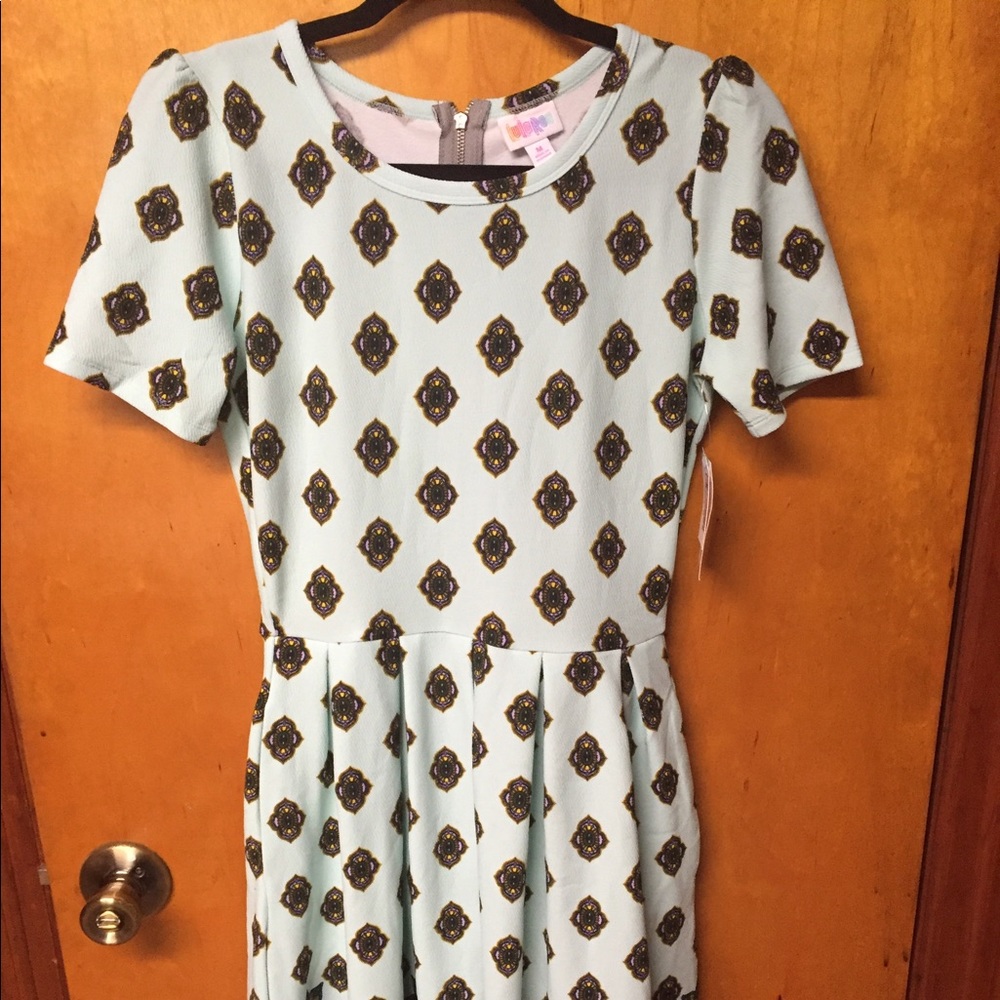 LulaRoe Amelia NWT size M Gorgeous!