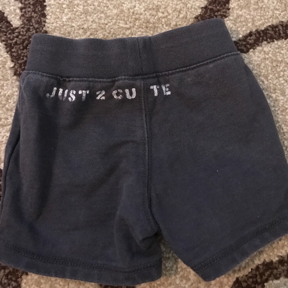 Gap 0-3 months shorts - Picture 2 of 2