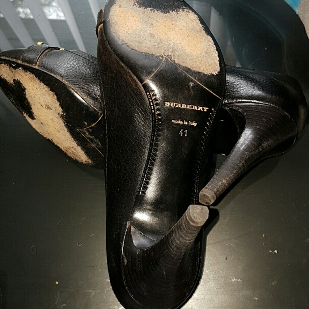Authentic black heels burberry