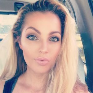 Meet your Posher, Roxanne