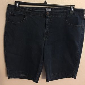 Bermuda shorts Size 22