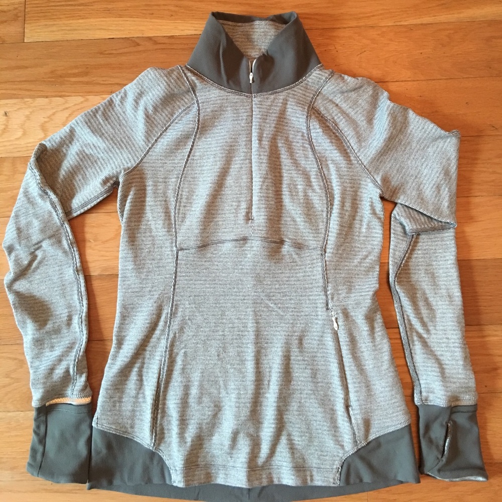 SALE!!! Women's Lululemon Runderful 1/2 zip size 6