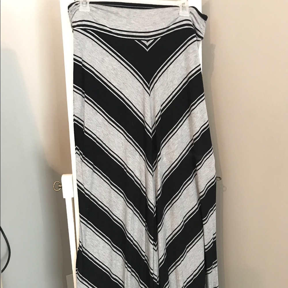 Gray and black chevron maxi skirt