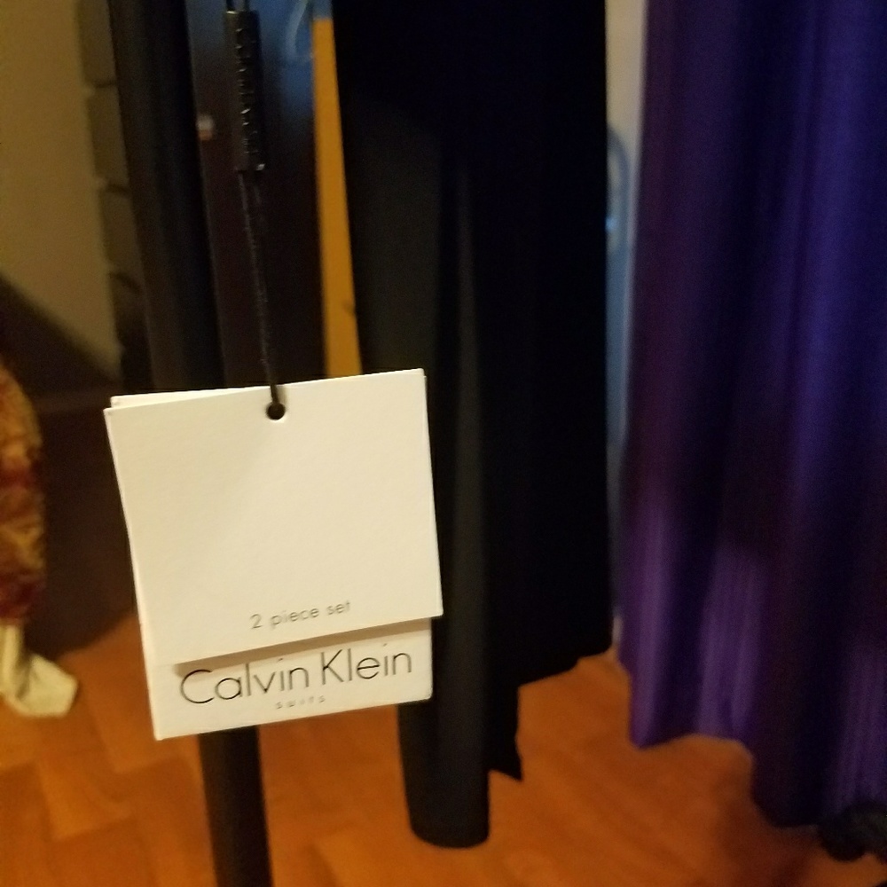 Calvin Klein - Picture 3 of 4