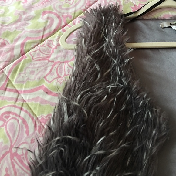 Faux fur vest - Picture 2 of 2