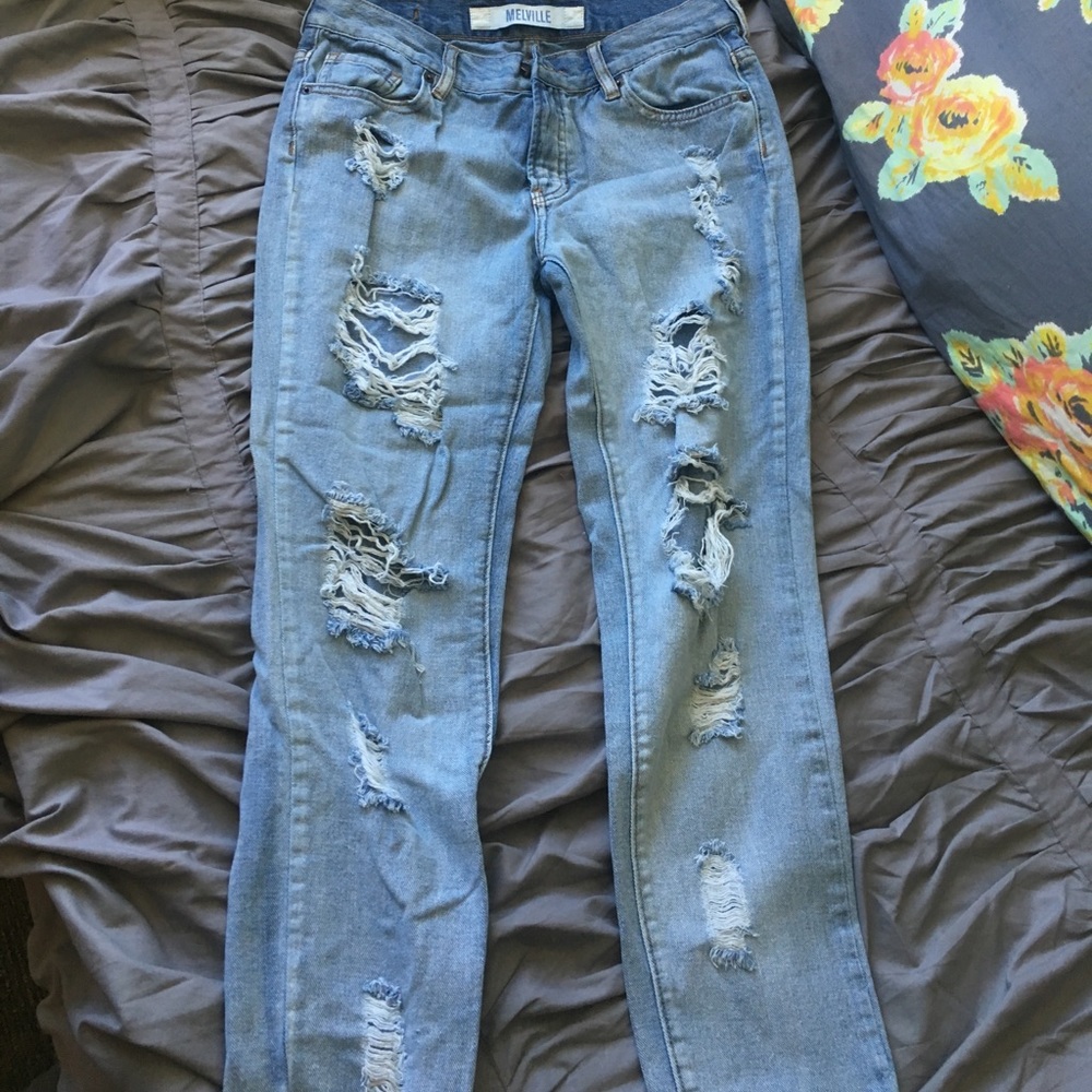 Brandy Melville light wash boyfriend jeans